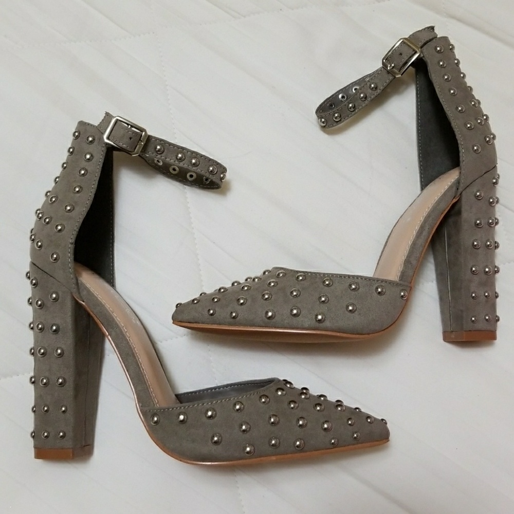 Georgeous Studded Gray heels size 5.5 womens new